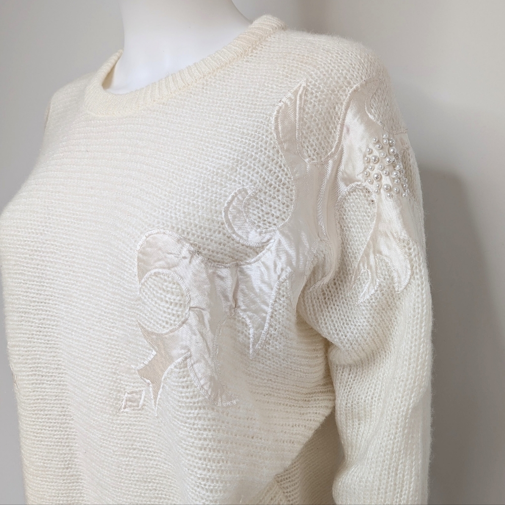 80s Vintage Off-White Batwing Sleeve Sweater With Satin Tribal Design & Beading - Picture 4 of 8
